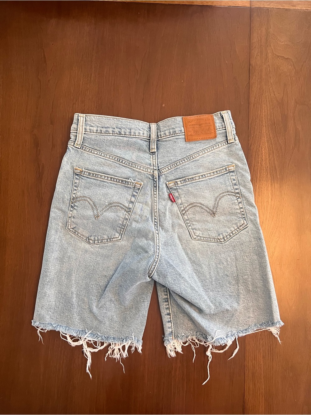Levi’s Distressed Denim Shorts light wash ribcage Bermuda - Picture 5 of 5